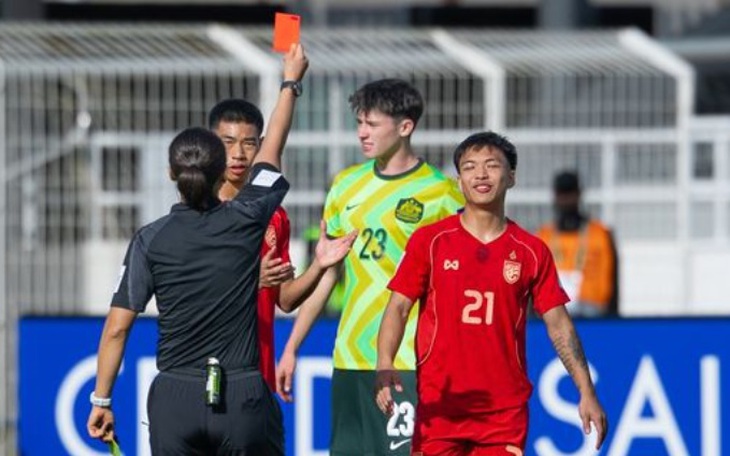 Thua Úc và nhận thẻ đỏ, HLV U23 Thái Lan vẫn nói đội đá hay - Ảnh 2.
