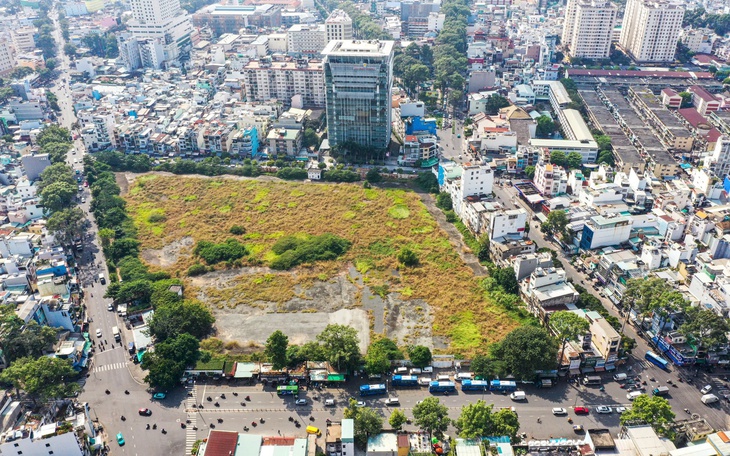 Sở Xây dựng TP.HCM đề nghị 'dỡ rào' 9 khu đất trước 15-1 để làm công viên, vườn hoa tết 2026 - Ảnh 2.