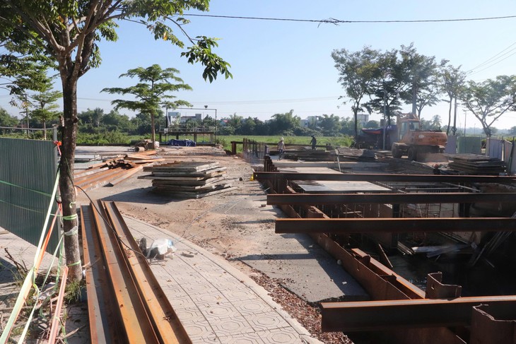 Đà Nẵng: Dự án thoát nước ngầm trăm tỉ trầy trật, công trường ngổn ngang, dân khổ đủ đường - Ảnh 5.