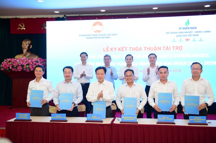 Mặt trận Tổ quốc TP.HCM và Petrovietnam thỏa thuận tài trợ 500 tỉ đồng để người nghèo cải thiện điều kiện sống - Ảnh 1.