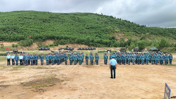 Dàn pháo phòng không Sư đoàn 375 được kéo ra trường bắn - Ảnh 4.