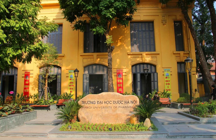 Nhiều sinh viên Trường đại học Dược Hà Nội bị buộc thôi học, xóa tên vĩnh viễn, cảnh báo học tập - Ảnh 1.