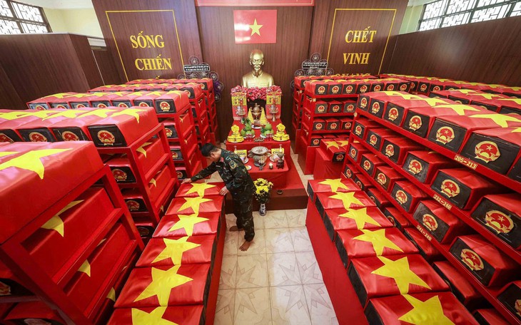 Ngày cuối tuần 3-10, xử lý 550m³ đất tìm thấy thêm 8 bộ hài cốt liệt sĩ ở công viên Lê Thị Riêng - Ảnh 4.