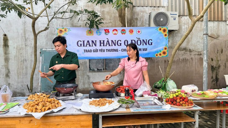Người dân tân hòa được hỗ trợ từ học bổng và gian hàng 0 đồng năm 2026 - Ảnh 2.