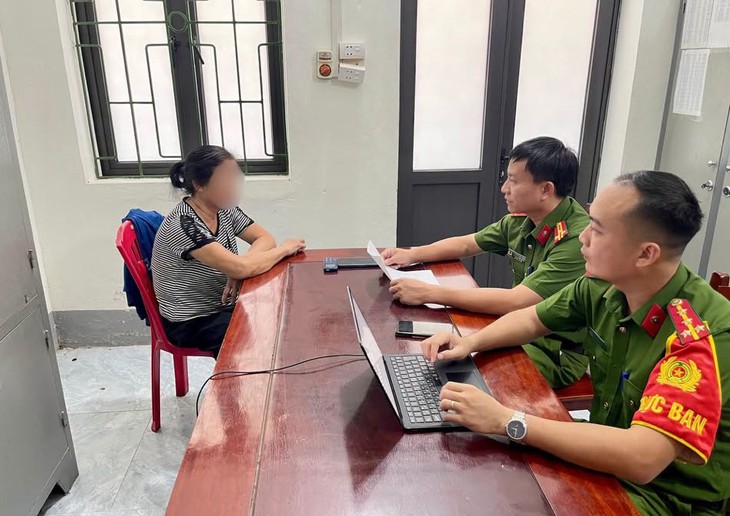 Người phụ nữ đi rút tiền tỉ với thái độ bất thường, nhân viên ngân hàng báo công an - Ảnh 1.