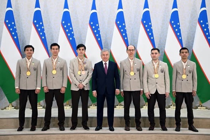 Kỳ thủ Uzbekistan được tặng nhà và xe sau khi vô địch Olympiad - Ảnh 1.