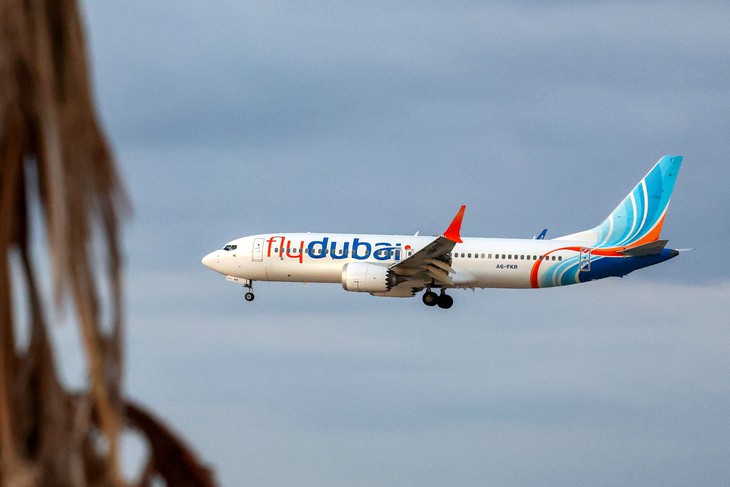 Khoảnh khắc cơ trưởng chống trả cơ phó, cứu cả chuyến bay Flydubai - Ảnh 4.