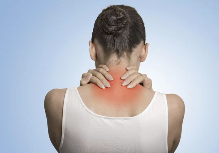 Đau cổ vai gáy, xoa bóp vận động mãi không đỡ, nguyên nhân có thể do đâu? - Ảnh 1.