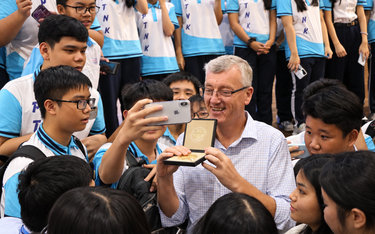 Bí mật phía sau giải Nobel: 16 tháng chọn người, 50 năm giữ hồ sơ - Ảnh 2.