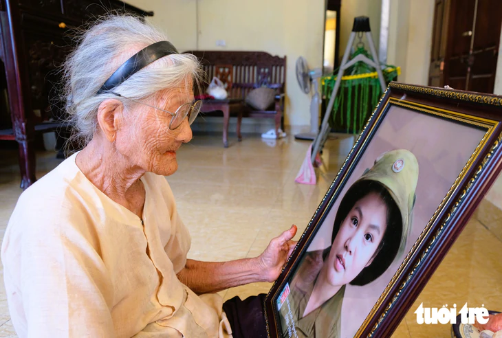 Huyền thoại về 10 nữ dân quân Lam Hạ anh hùng: 'Cứ cưa chân em đi, để dành thuốc cho người khác' - Ảnh 1.
