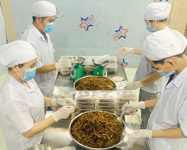 Bà Ba Hội dùng công nghệ đưa bánh chưng, bánh tổ, mì Quảng đi xa - Ảnh 2.