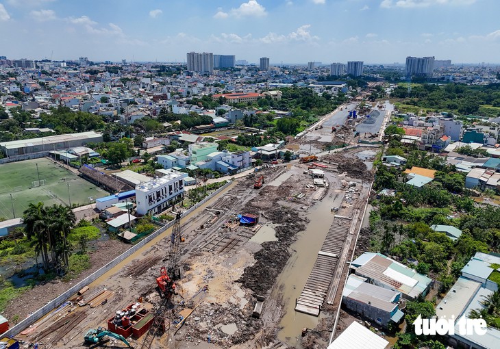 Vành đai 2 TP.HCM có nguy cơ chậm sang 2028 nếu mặt bằng tiếp tục 'da beo' - Ảnh 1.