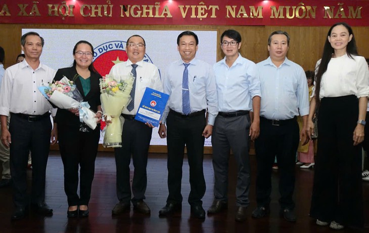 Phó chủ tịch phường Nhiêu Lộc làm Hiệu phó Trường THPT Nguyễn Hữu Thọ - Ảnh 1.