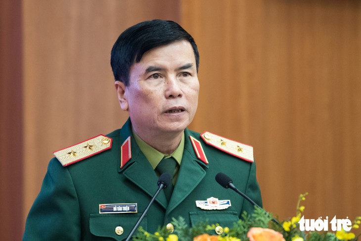 Thủ tướng ký quyết định điều động, bổ nhiệm, kéo dài thời hạn giữ chức vụ nhiều cán bộ thuộc Bộ Quốc phòng - Ảnh 2.