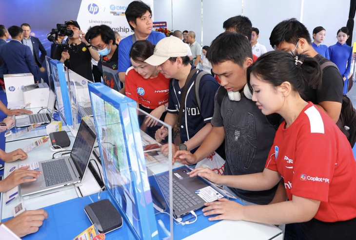 Điện Máy Xanh có không gian trải nghiệm công nghệ chuẩn quốc tế - Ảnh 1.