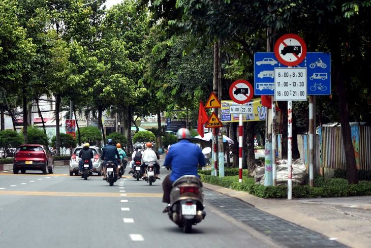 Vụ cấm xe tải 'từ sáng đến tối' ở Đồng Nai: Tài xế chú ý phân làn mới từ ngày 2-10 - Ảnh 2.