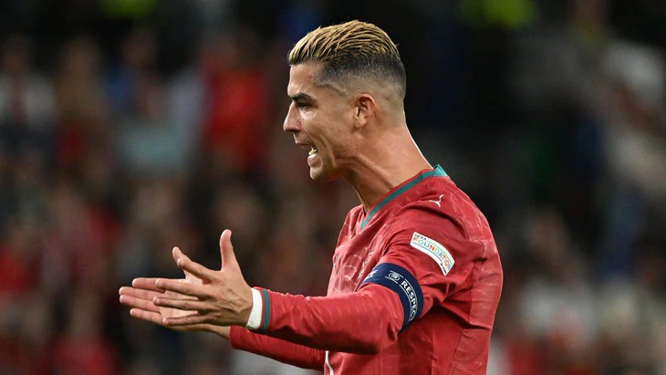 Ronaldo và những lần 'dỗi' đội bóng lẫn HLV - Ảnh 4.