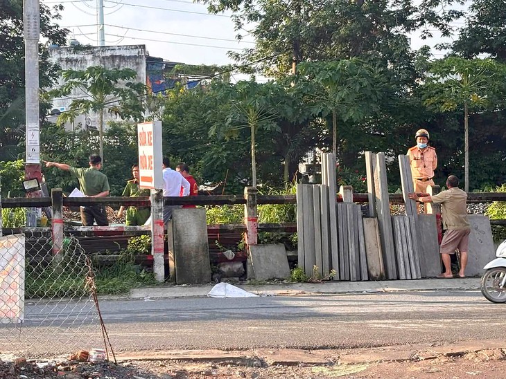 Điều tra vụ tàu hỏa tông chết người đàn ông ở phường An Nhơn, TP.HCM - Ảnh 2.