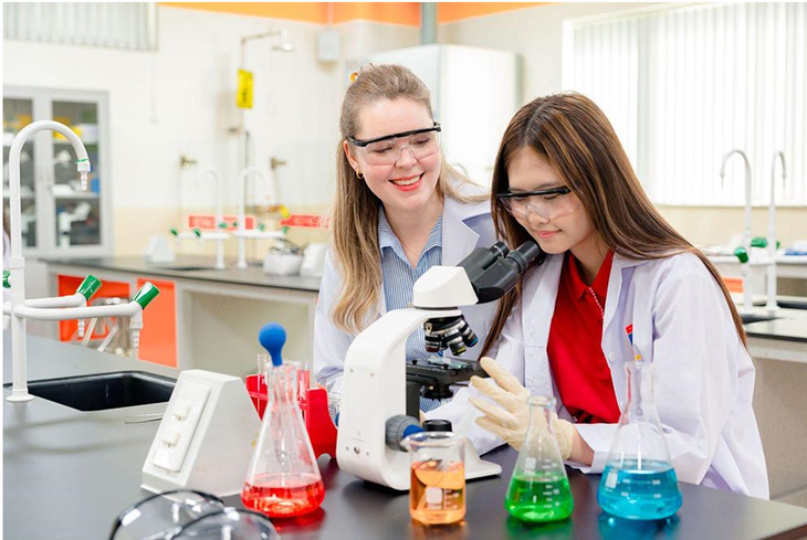 Đội ngũ giáo viên Royal School: Khơi mở tư duy trong lớp học Cambridge - Ảnh 1.