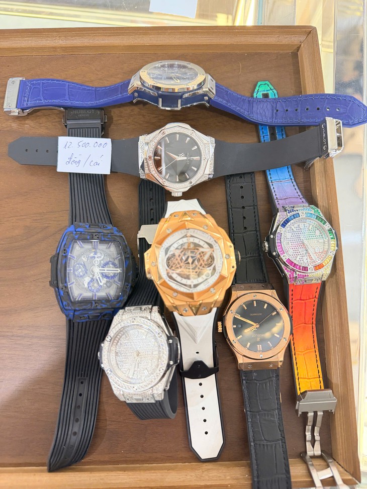 Bắt giám đốc Công ty Dwatch bán đồng hồ, trang sức nhái Hermes, Rolex, Cartier - Ảnh 3.