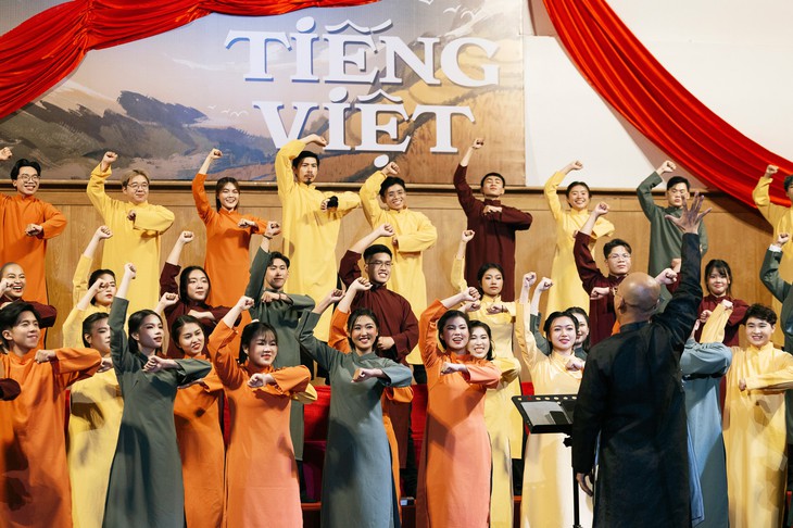 Saigon Choir mất 8 năm đưa 24 ca khúc Việt lên sân khấu hợp xướng - Ảnh 1.