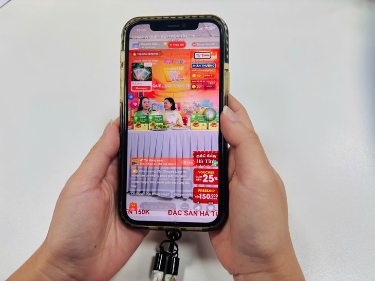Shopee cùng doanh nghiệp địa phương đưa sản phẩm OCOP lên nền tảng số - Ảnh 1.