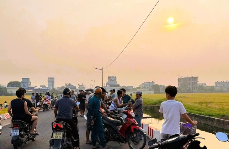 Truy tặng bằng khen người đàn ông quên mình cứu 2 em nhỏ rơi xuống kênh - Ảnh 2.