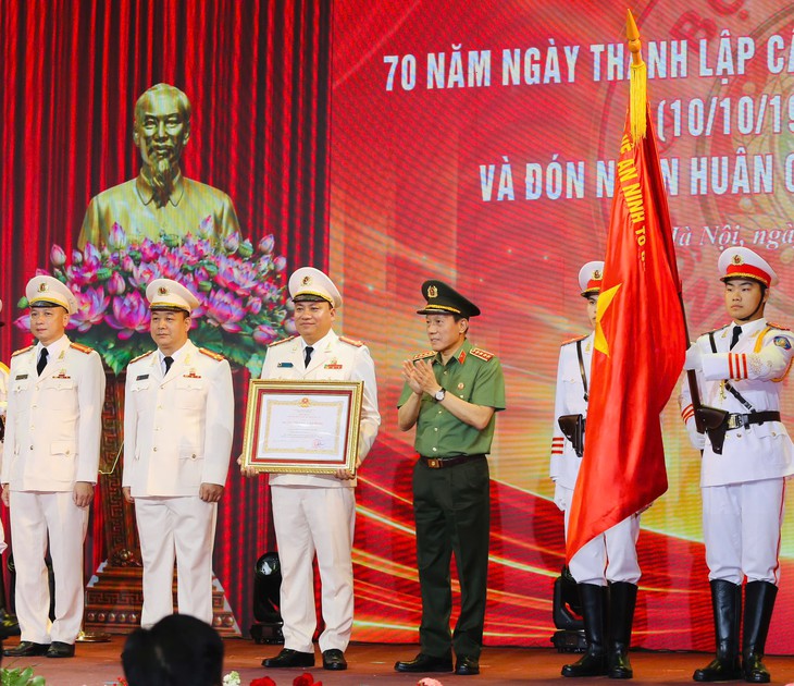 CLB Công An Hà Nội đón nhận Huân chương Lao động hạng Nhất - Ảnh 2.