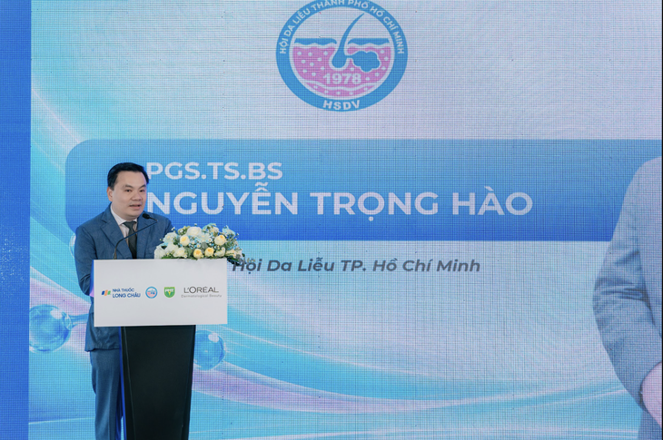 Long Châu, Hội Da liễu TP.HCM, Trường ĐH Y khoa Phạm Ngọc Thạch và L’Oréal mở rộng mạng lưới chăm sóc da liễu cộng đồng - Ảnh 2.