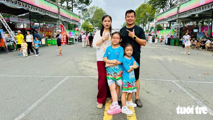 Đông đảo runner về Đồng Tháp sớm để check-in, ngắm đồng sen, ăn bún mắm   - Ảnh 6.