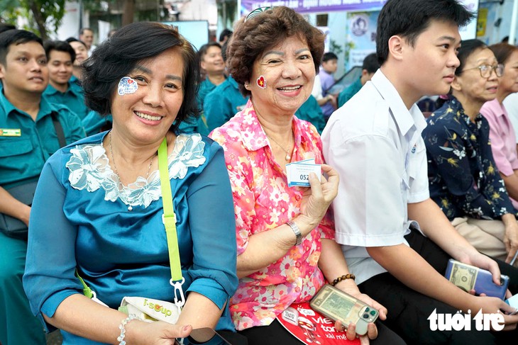 Phường Nhiêu Lộc phổ cập AI cho người dân tìm hiểu thủ tục hành chính và tránh bị lừa đảo - Ảnh 1.