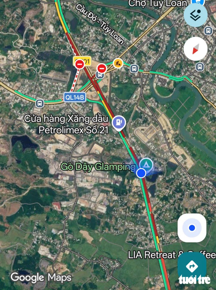 Kẹt xe hơn 3 tiếng trên cao tốc Hòa Liên – Túy Loan, đi chưa được 4km - Ảnh 2.