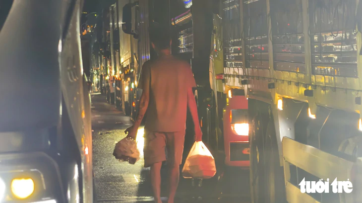 Kẹt xe hơn 3 tiếng trên cao tốc Hòa Liên – Túy Loan, đi chưa được 4km - Ảnh 7.