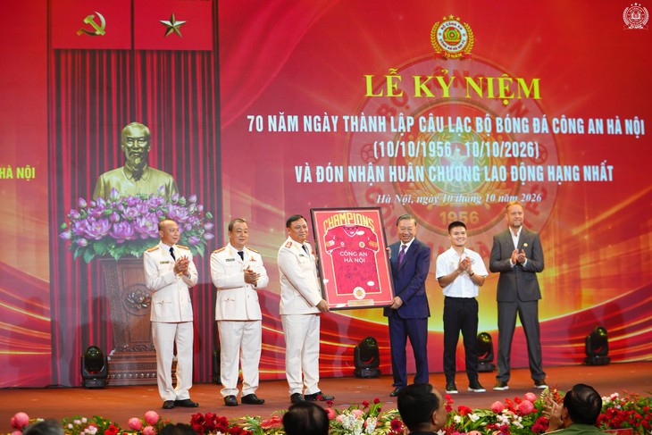 CLB Công An Hà Nội đón nhận Huân chương Lao động hạng Nhất - Ảnh 3.