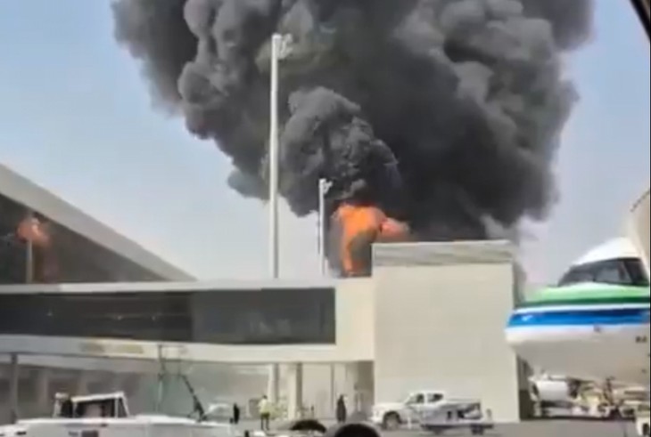 NÓNG: Sân bay thủ đô Saudi Arabia bị tấn công, loạt nước phát cảnh báo nguy hiểm - Ảnh 1.