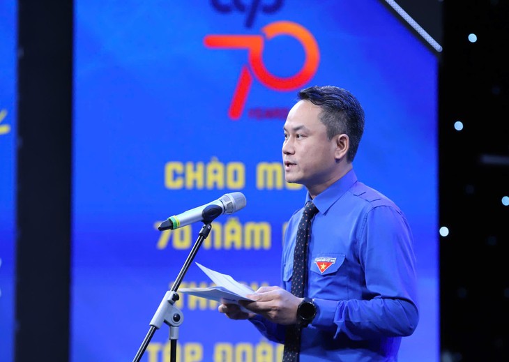 Nam diễn viên Trại buôn người nghẹn ngào khi nhận giải thưởng Thanh niên sống đẹp - Ảnh 3.