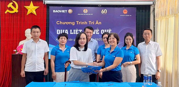 Quảng Trị và Bảo Việt hỗ trợ người thân đưa hài cốt liệt sĩ về quê - Ảnh 2.
