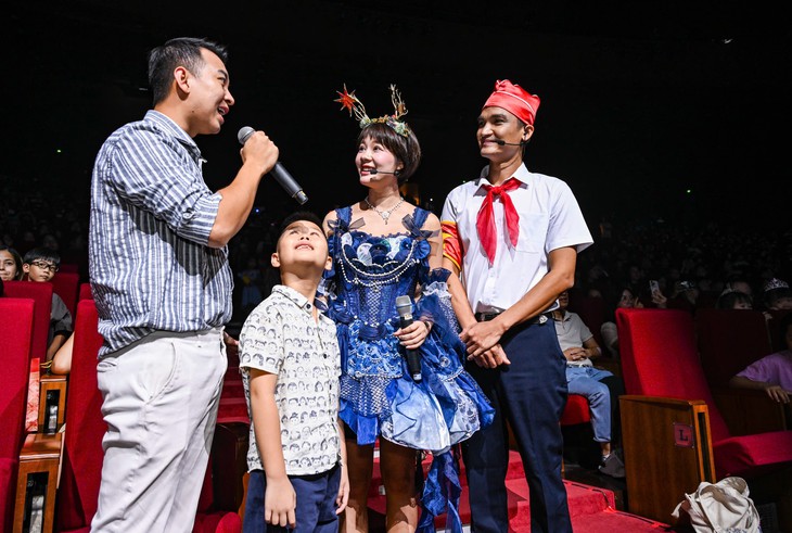 Cục trưởng Xuân Bắc ‘quậy’ tưng bừng cùng hàng ngàn thiếu nhi - Ảnh 2.