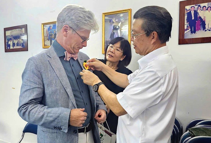 Tân đại sứ Vương quốc Bỉ Pieter Leenknegt thăm Hội Nạn nhân chất độc da cam/dioxin TP.HCM - Ảnh 2.