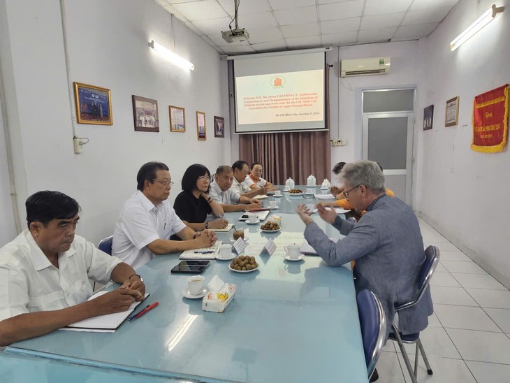 Tân đại sứ Vương quốc Bỉ Pieter Leenknegt thăm Hội Nạn nhân chất độc da cam/dioxin TP.HCM - Ảnh 4.