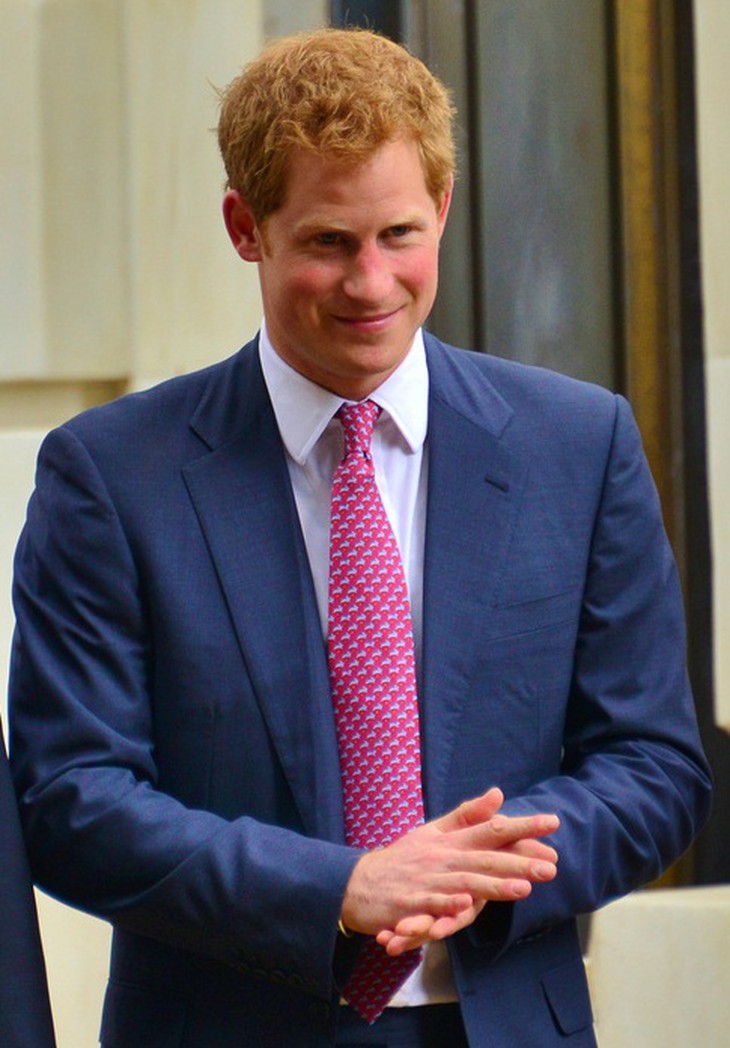 Phong cách thời trang của Hoàng tử Harry thay đổi ra sao từ khi gặp Meghan Markle? - Ảnh 2.