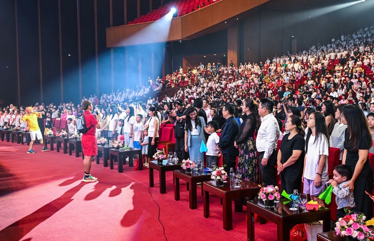 Cục trưởng Xuân Bắc ‘quậy’ tưng bừng cùng hàng ngàn thiếu nhi - Ảnh 1.