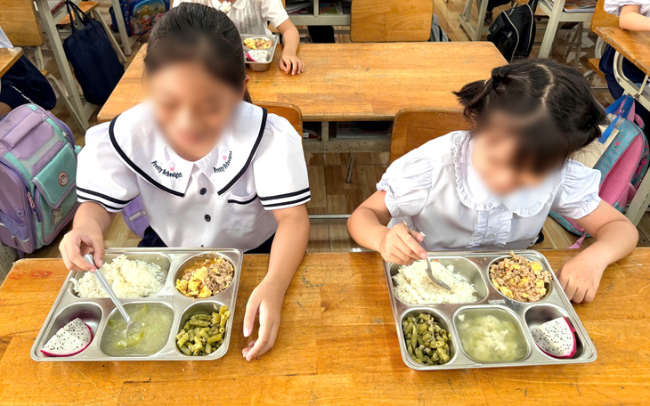 Phụ huynh phản ánh trường tiểu học đặt tên lớp khó nhớ, phường nói gì? - Ảnh 2.