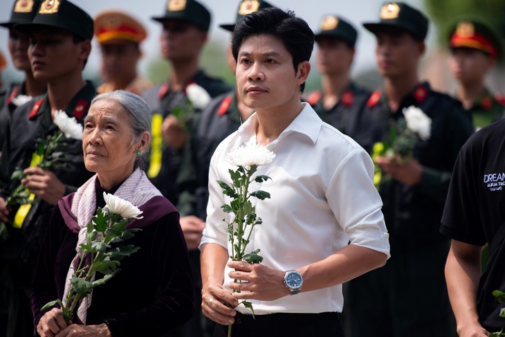 Ca sĩ Duyên Quỳnh và nhạc sĩ Nguyễn Văn Chung ra MV đồng hành cùng chiến dịch 500 ngày đêm - Ảnh 2.