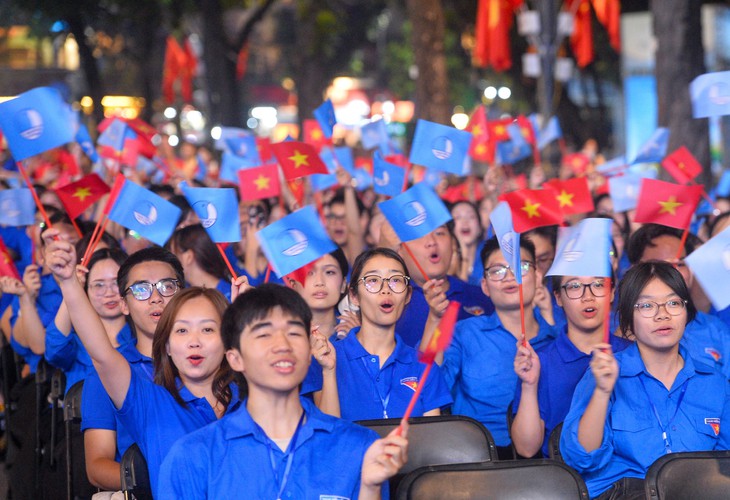 Con gái đại tướng Nguyễn Chí Thanh đến chung vui với 70 thủ lĩnh thanh niên nhận giải thưởng mang tên cha - Ảnh 1.
