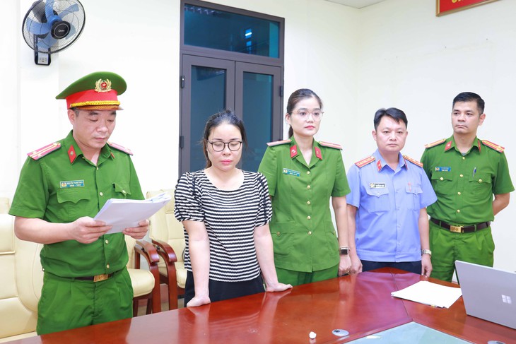 Nguyên kế toán Ban Quản lý dự án ở Lào Cai giả mạo chữ ký giám đốc, chiếm đoạt hơn 30 tỉ đồng - Ảnh 2.