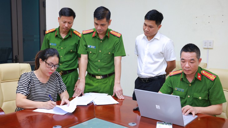Nguyên kế toán Ban Quản lý dự án ở Lào Cai giả mạo chữ ký giám đốc, chiếm đoạt hơn 30 tỉ đồng - Ảnh 1.