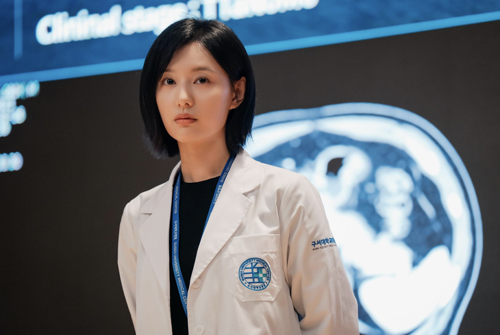 Kim Ji Won phá vỡ hình tượng bác sĩ quen thuộc trong Doctor X - Ảnh 1.