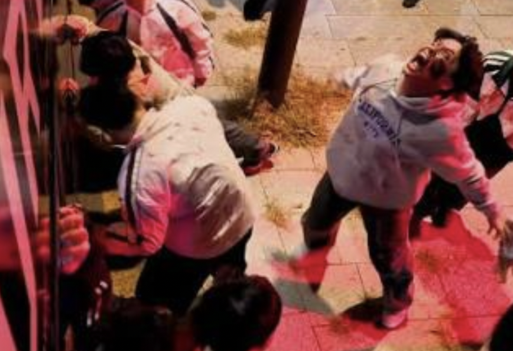 Trả tiền để được... zombie truy đuổi ở Seoul - Ảnh 1.
