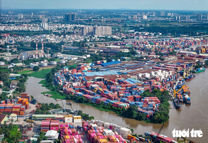 Ngành bán dẫn, logistics vào ‘tầm ngắm’ đào tạo nhân lực của TP.HCM - Ảnh 1.